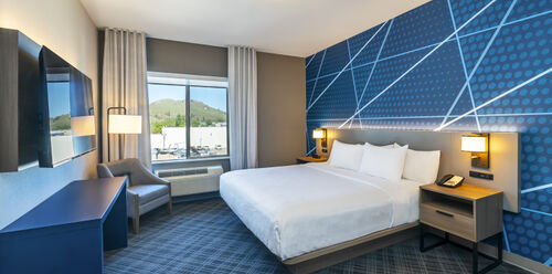 Comfort Suites Kelowna Deluxe Family Suite
